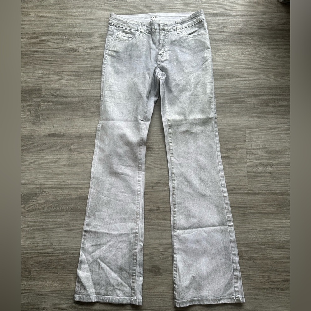 Cachè white silver metallic Sz 4 like new chic bootcut jeans